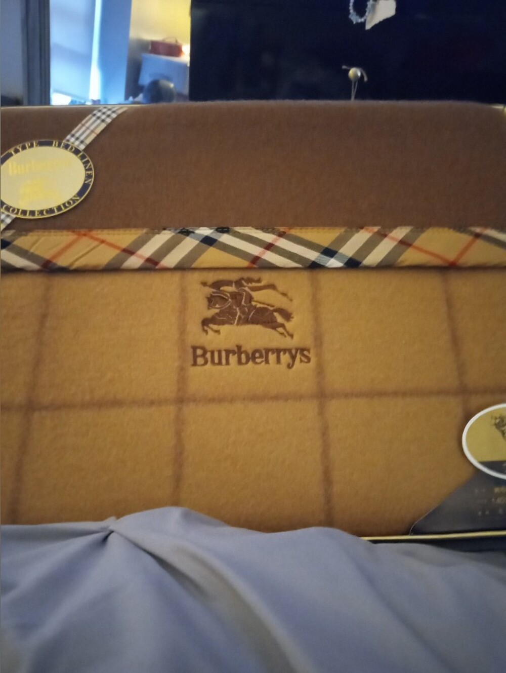 BURBERRY,S WOOL BLANKET 150x240